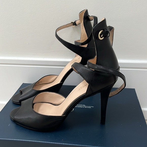 Nine West sandals barely used. Size 7 - Picture 2 of 4
